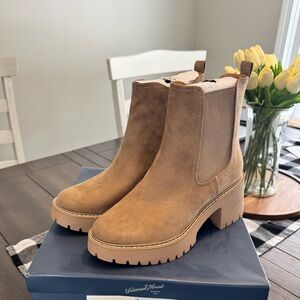 NWT Universal Thread Tan Crispin Boots - Size 7 1/2